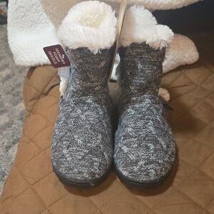 Muk Luks Women's Slippers with Cream Faux Fur